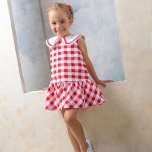 Vestido infantil con cuadros rojos