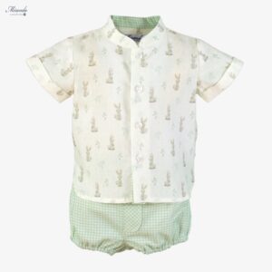 Conjunto corto verde con blusa de conejitos
